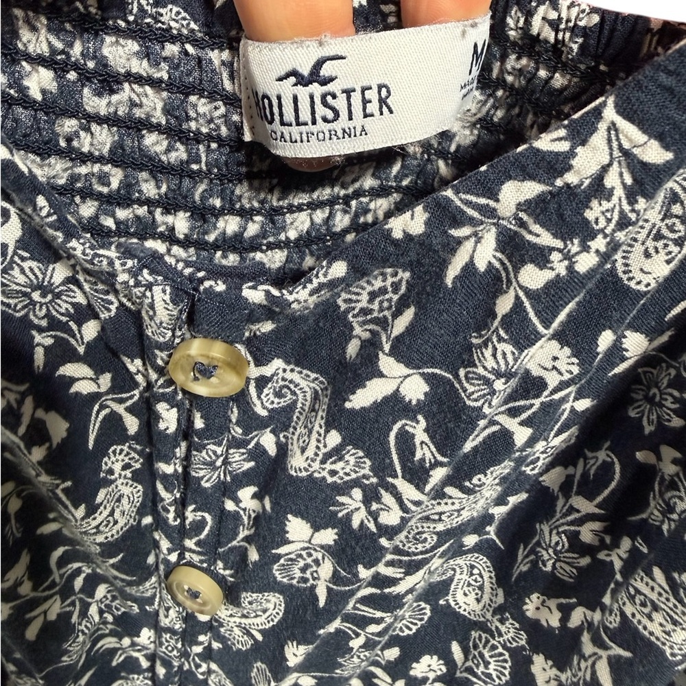 Hollister women’s Navy & White paisley Floral hi-low Maxi Sundress. Size medium - Picture 4 of 5